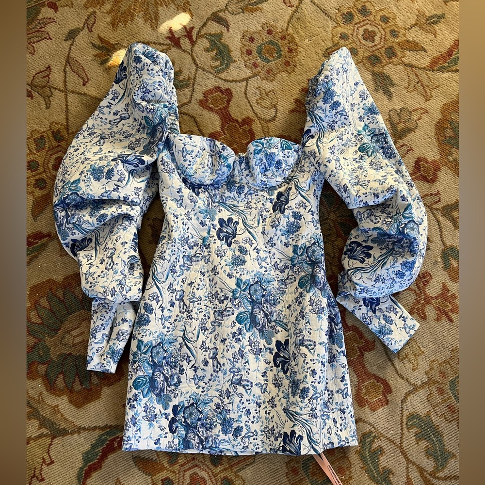 NWT: Lucreza Floral Blue Puff Sleeve Top dress from House of CB London